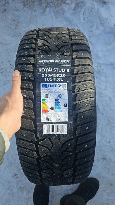 Новые зимние шины с шипами r20