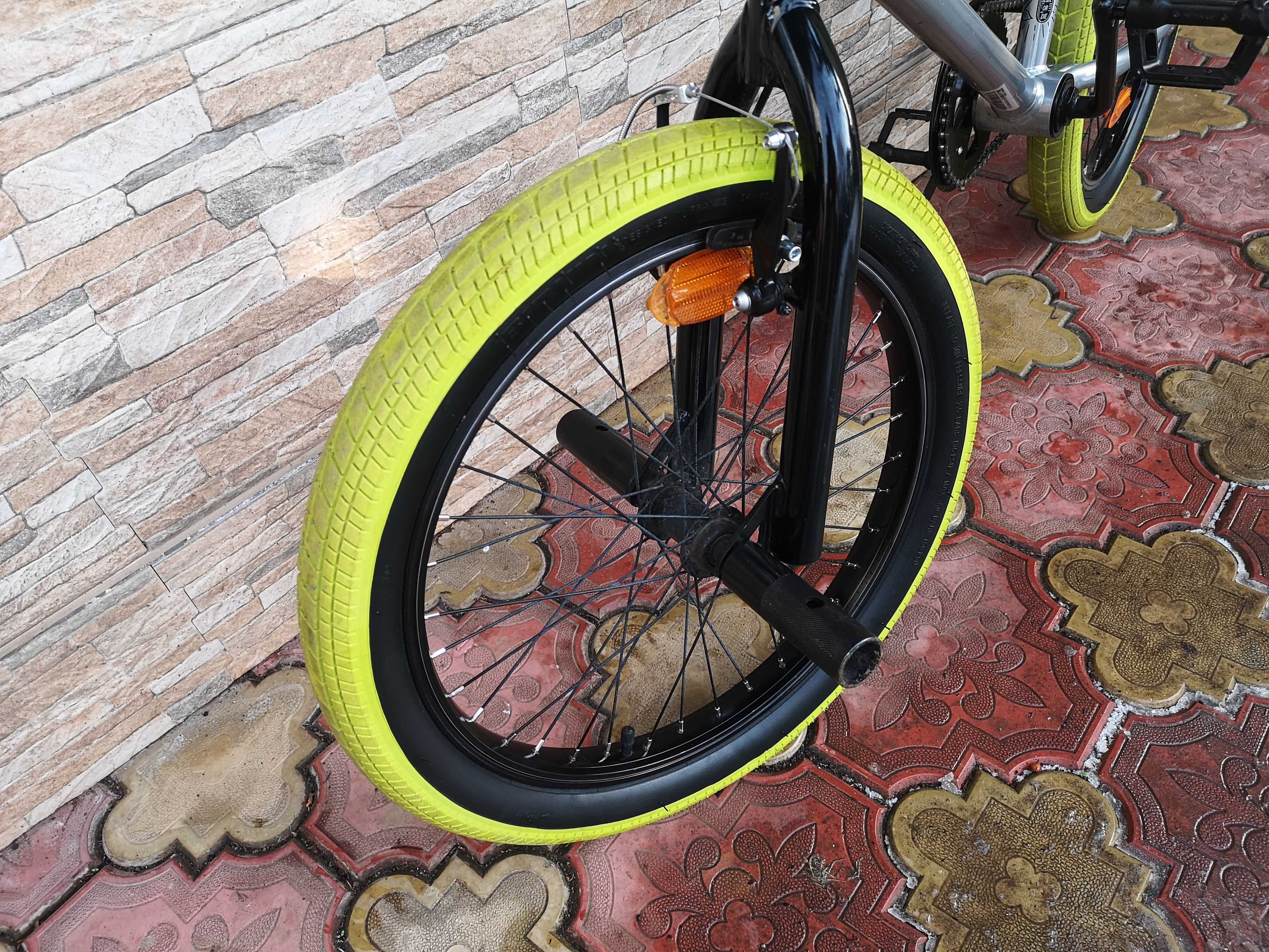 Bicicleta Dechatlon BMX cu peguri