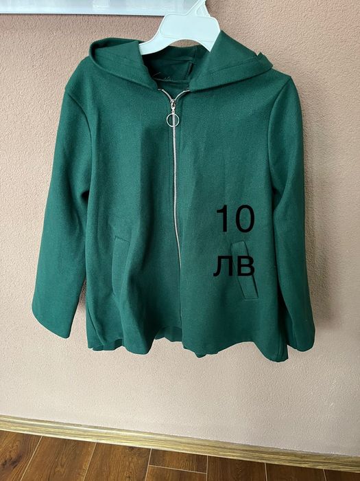 Зимни якета, някои са нови без етикет, а други много запазени