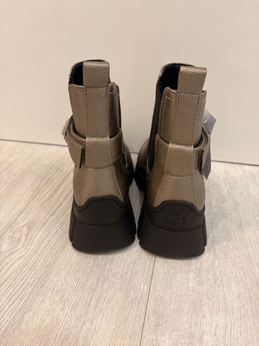 Чисто нови оригинални боти Guess