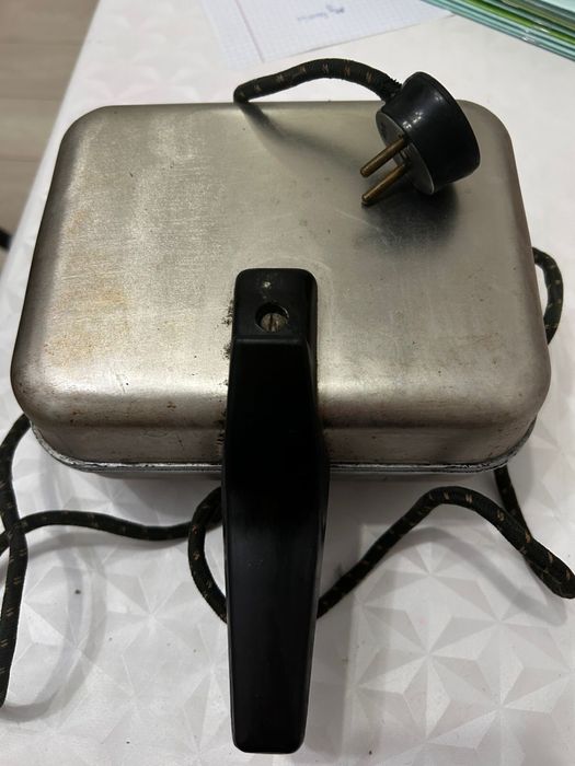 Продам советскую вафельницу