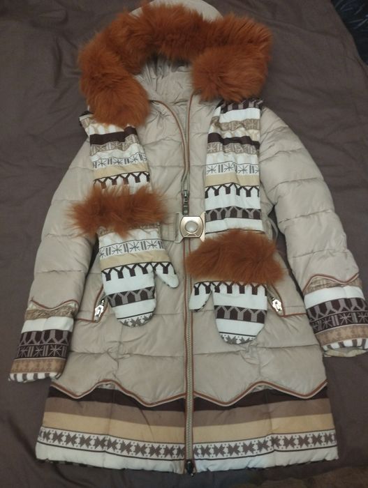 Продам пуховик для девочки 10-12 лет. Фирма Kiko. Б/у