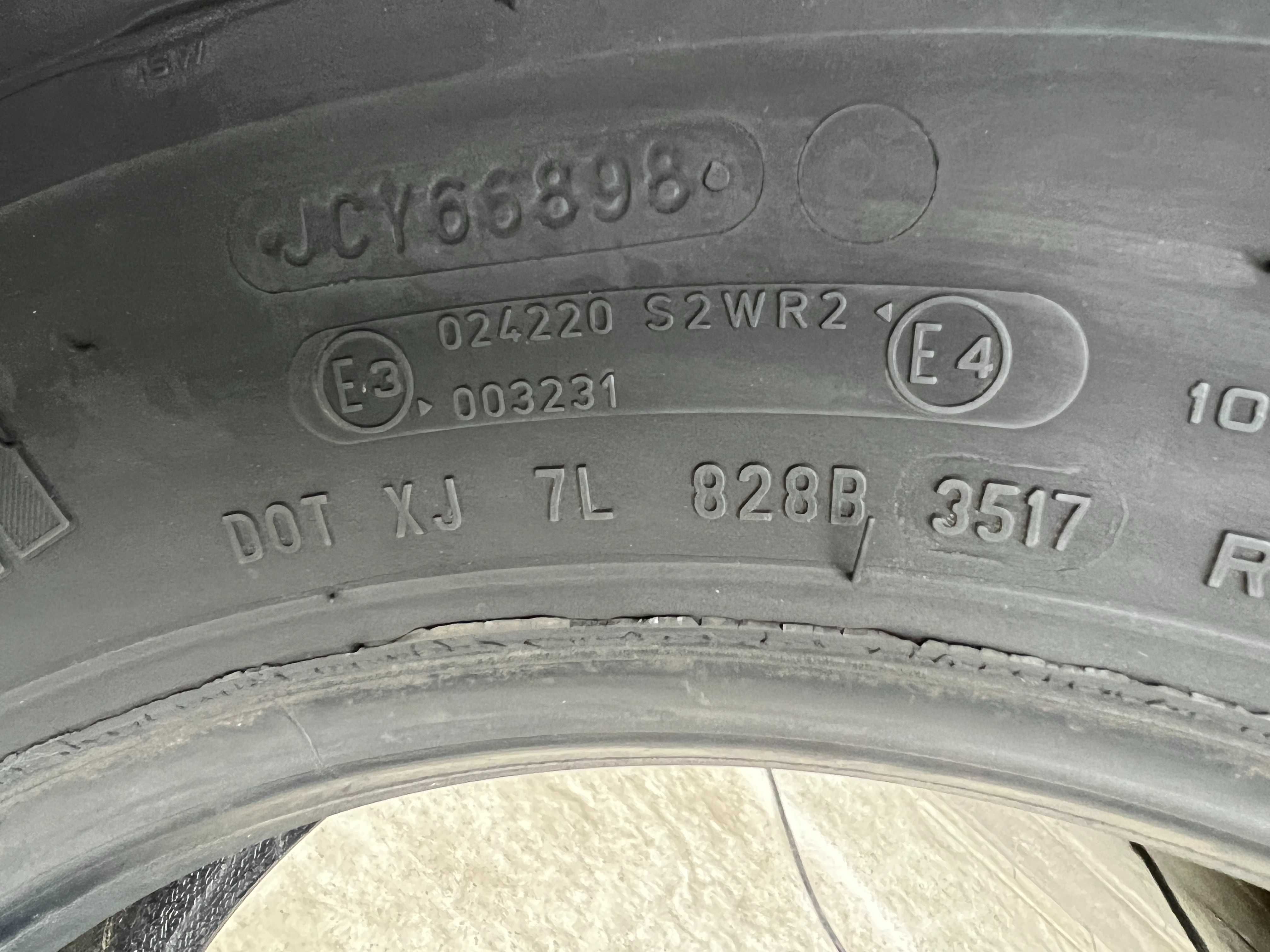 1 тежкотоварна гума 215/75R17.5 Pirelli TR:01 Triathlon 126/124M M+S