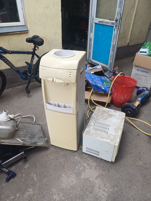 Продам диспансер для воды для воды и микроволноку