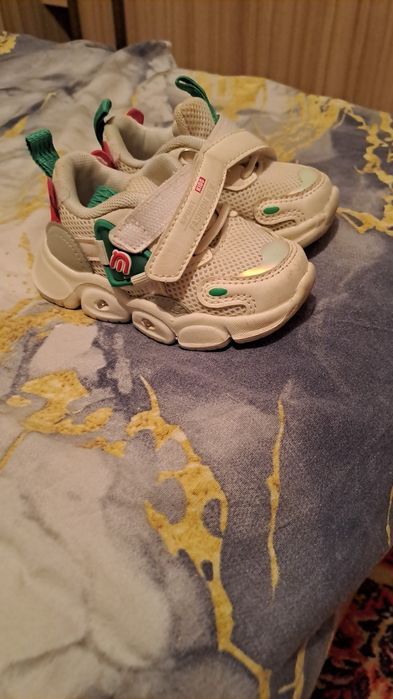 Продам кросовки 21р