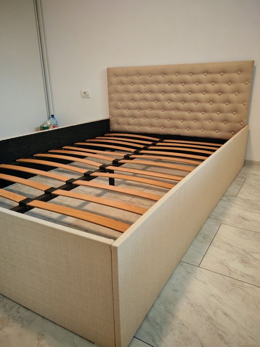 Noptiera,toaleta,taburet tapițat, mobila mahon