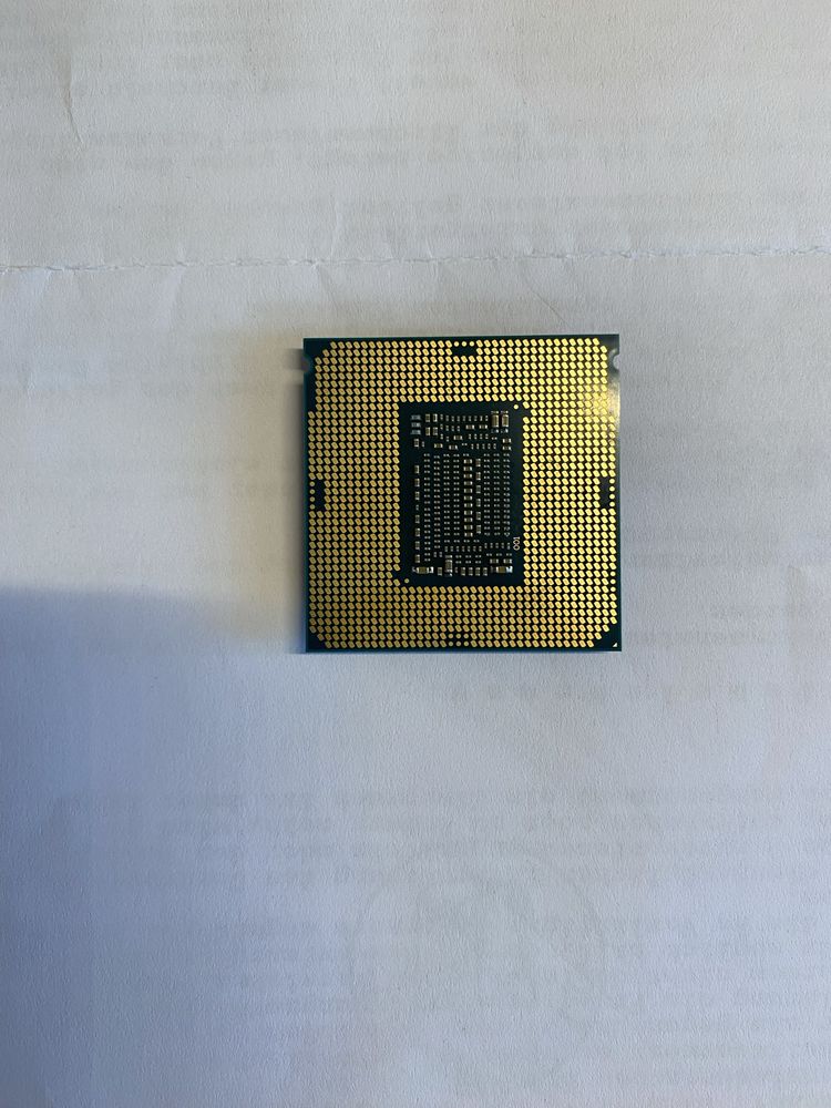 Продавам процесор Intel Core i5 9500