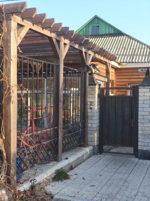 Продаем дом из 5 комнат с зимним садом и гостевым домиком ост.Луговая