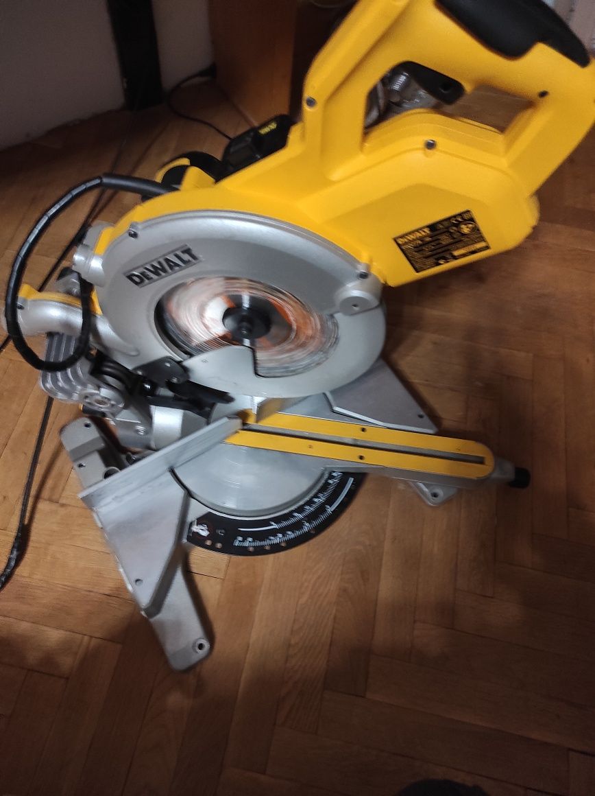 Потапящ циркуляр Dewalt DWS778QS