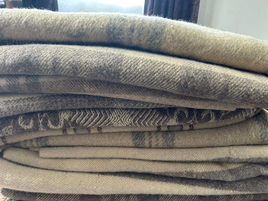 Ръчно тъкани одеяла, китеници и черга