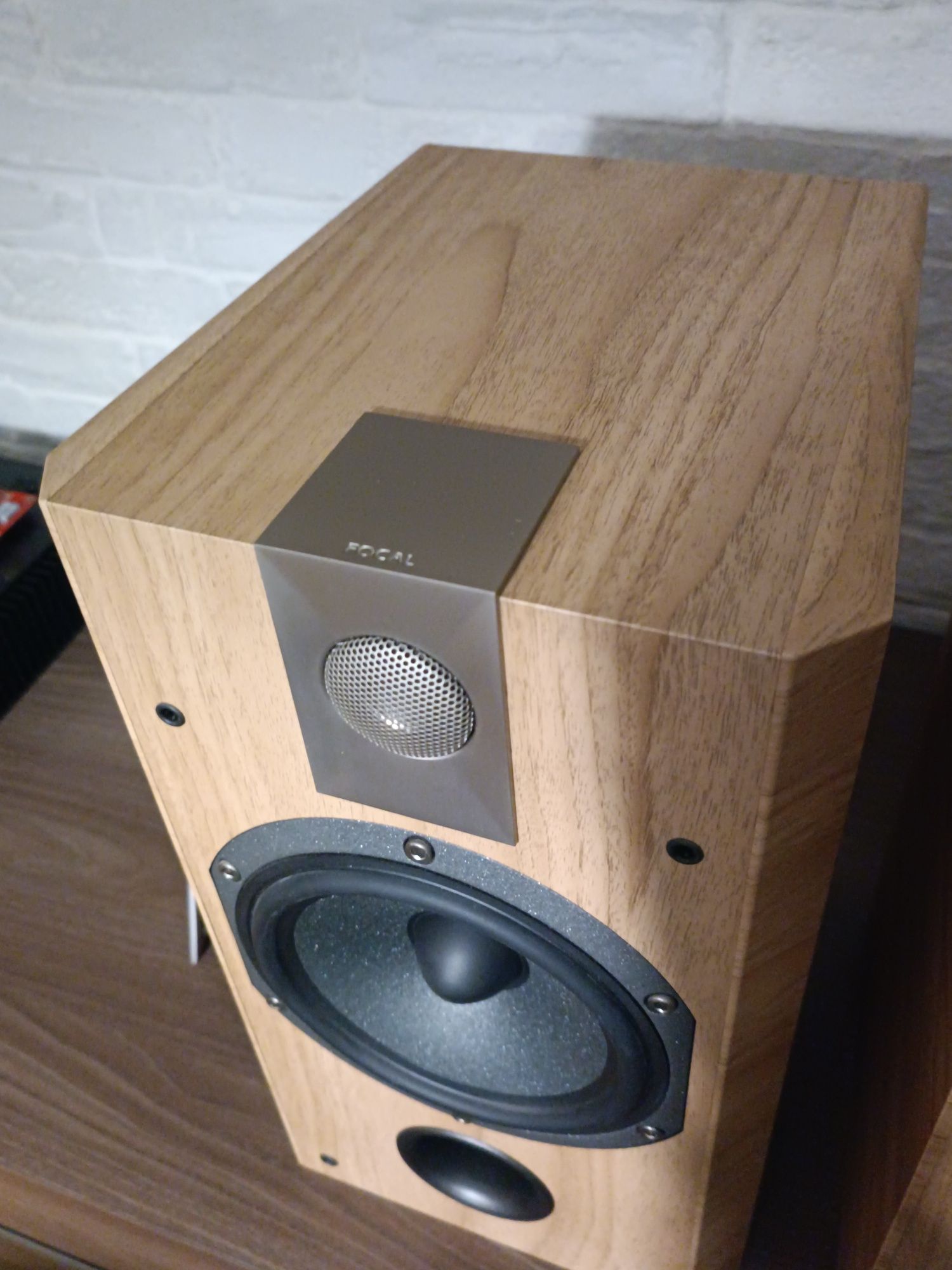 Focal Chorus 706V тонколони букшелф