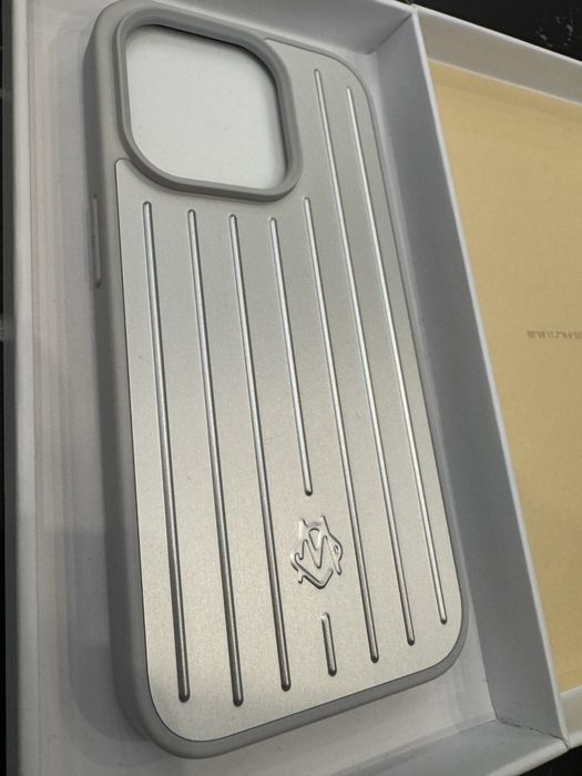 Кейс Rimowa за iPhone 15 Pro