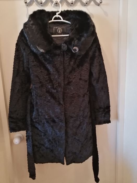 Шуба, новая, чёрная, искуственный мех под каракуль! Классика! Классика