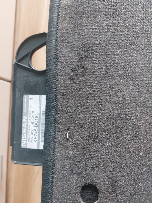 продаются полики для Ниссан фирменные