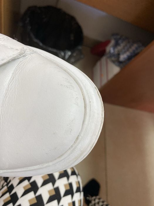 Продавам спортни обувки Karl Lagerfelfd