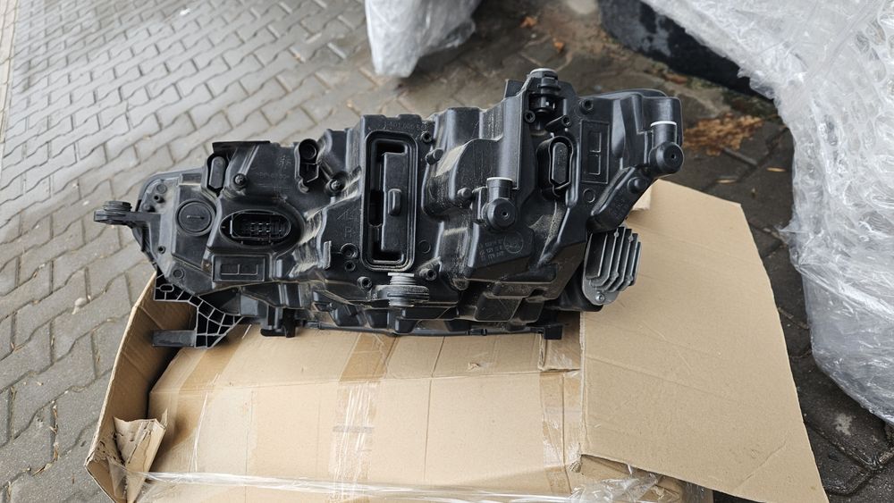 Десен Фар LED за Skoda Octavia 4