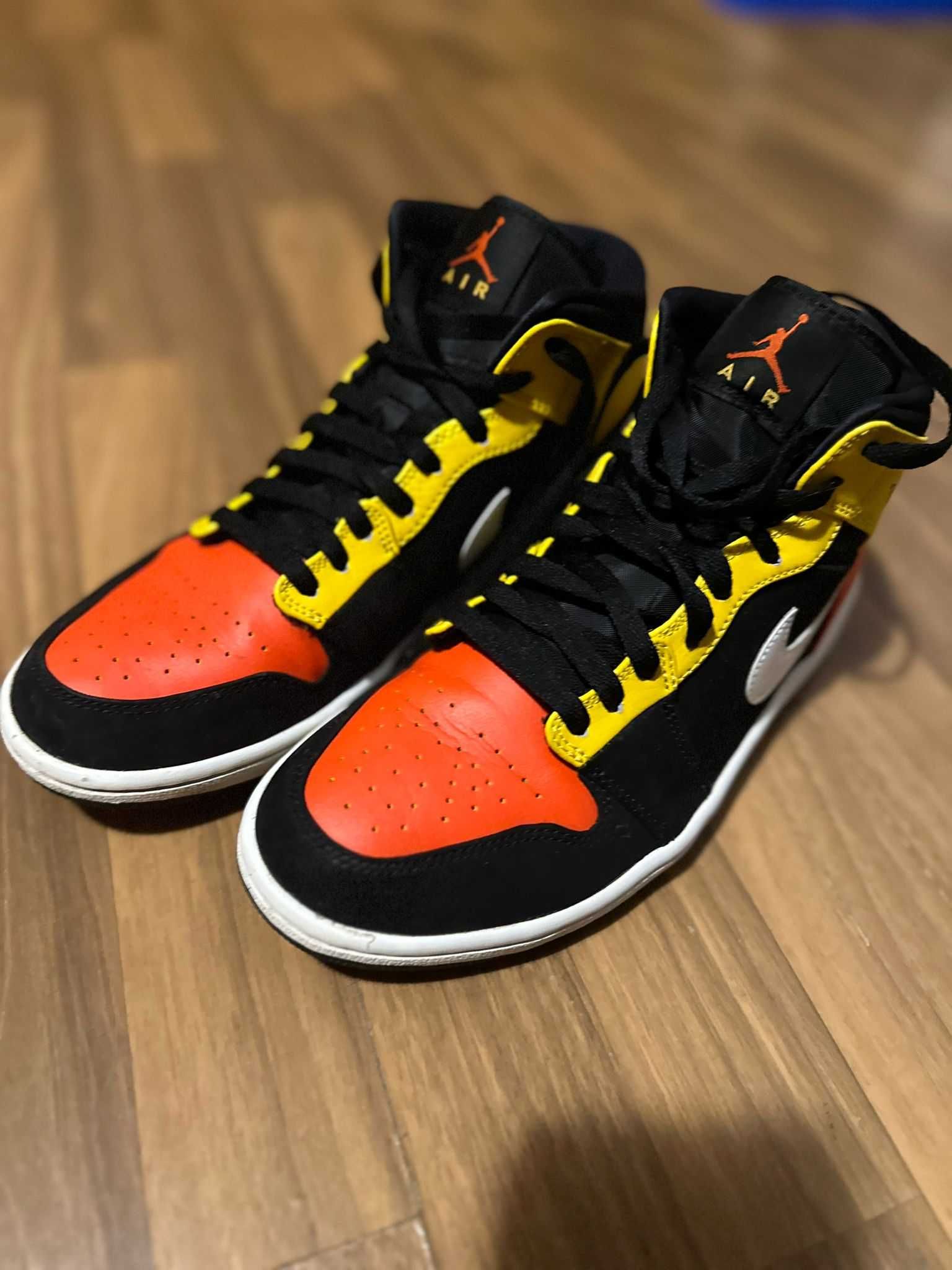 Air Jordan 1 Mid Black Amarillo Orange