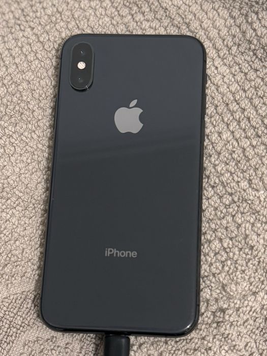 iPhone XS 64GB в отличном состоянии