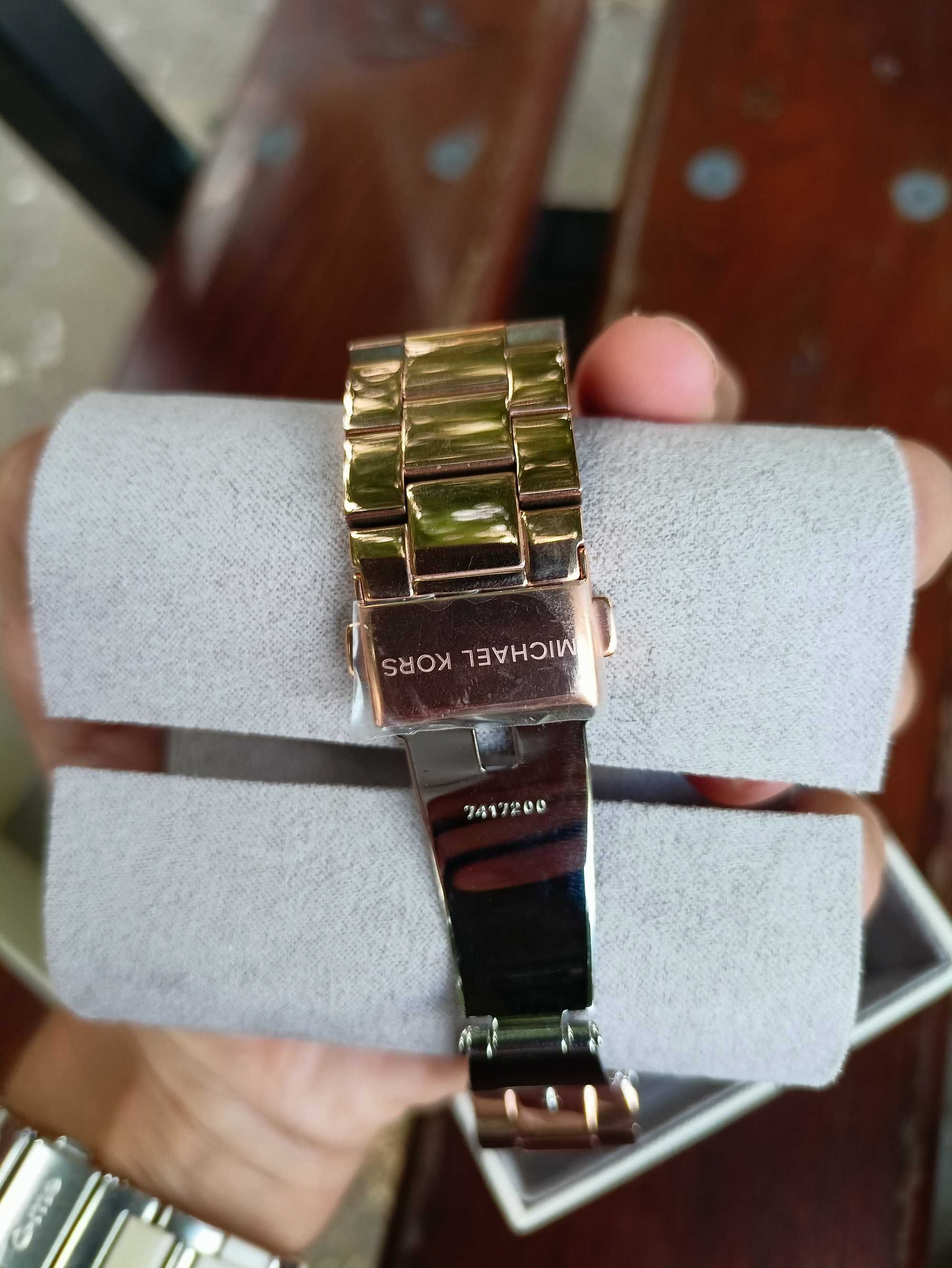 Часовник Michael Kors