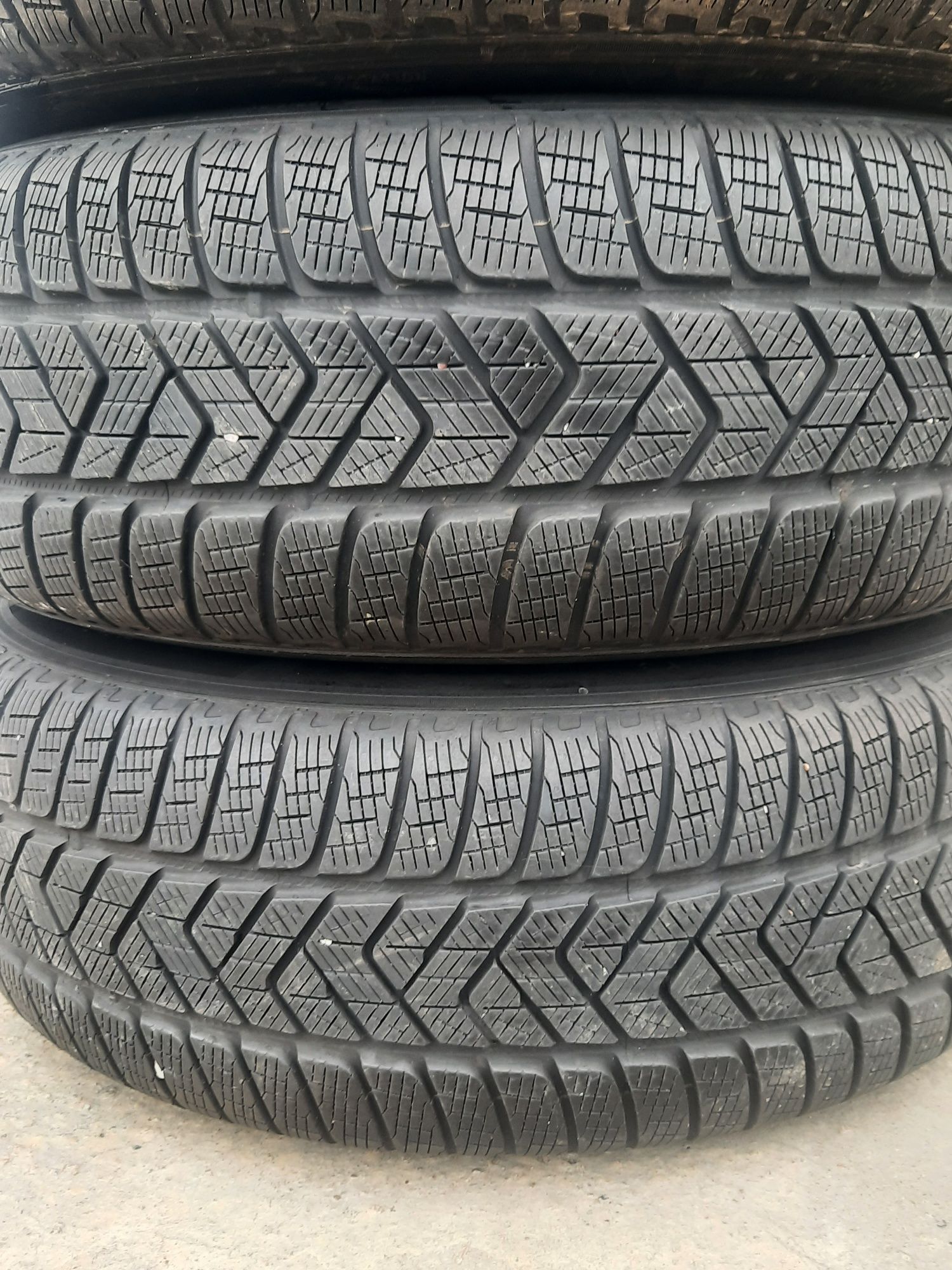 4 Броя 235/65/17 Pirelli 7mm