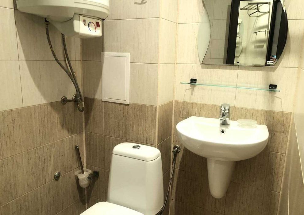 Дава се под наем Двустаен апартамент в Бургас, Център - 75 кв.м за 450 € - Снимка #4