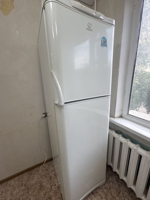 Холодильник INDESIT