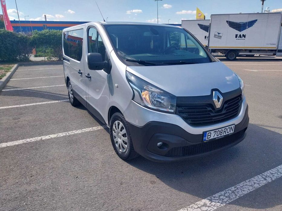 Vand Renault Trafic, model lung 7+1 locuri in stare foarte buna