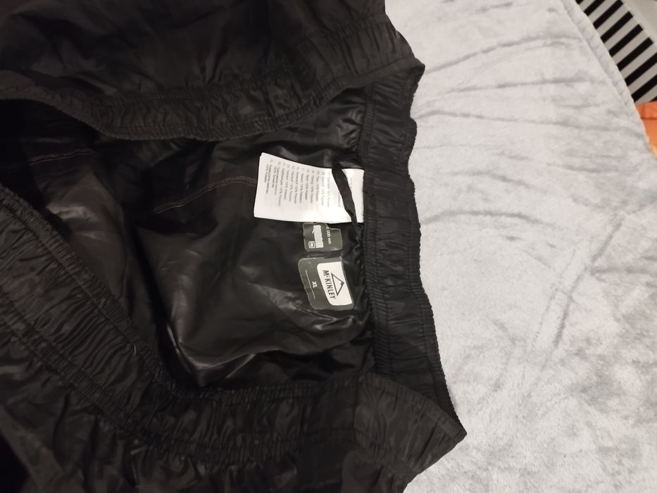 Pantaloni sport măsura XL