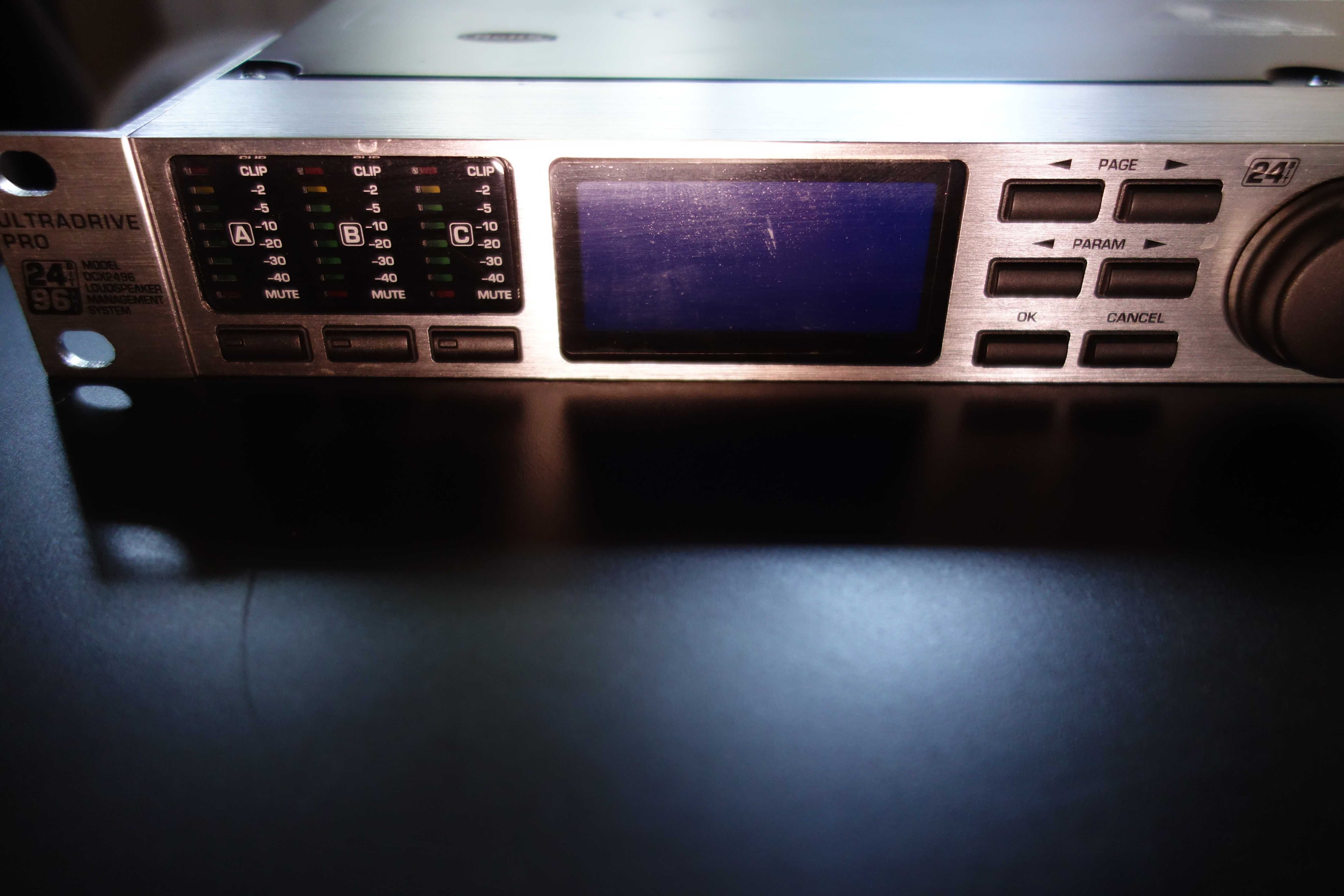 Дигитален процесор Behringer DCX2496