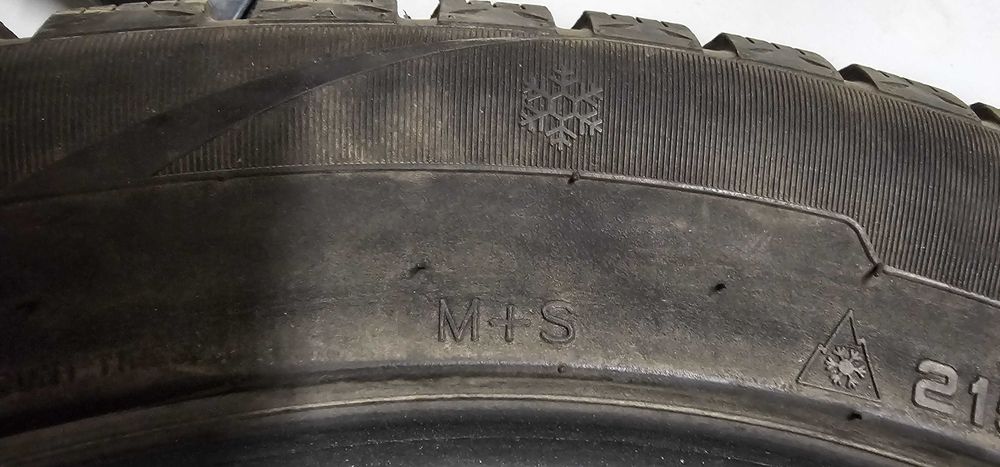 Vând 4 anvelope model Ovation W586 M+S, dims: 215 55 R17