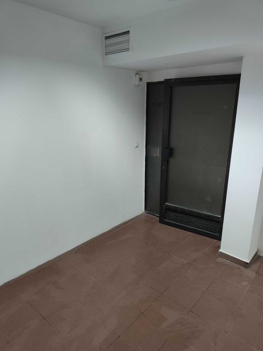 Продавам помещение в идеален център