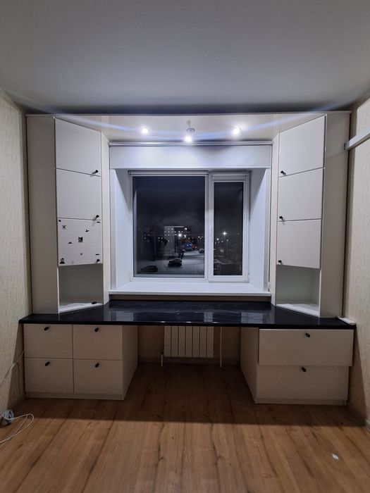 Шкафы и стол в разобранном виде