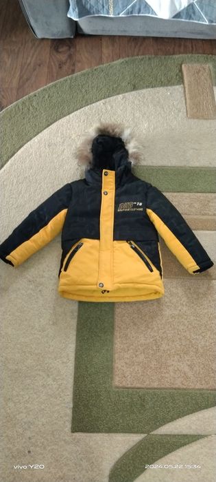Продам куртку зимнюю на мальчика 5-6 лет