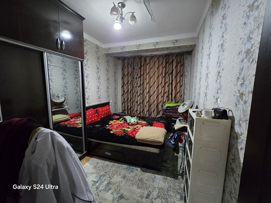 3 xonalik uy barca jixozlari bilan sotiladi