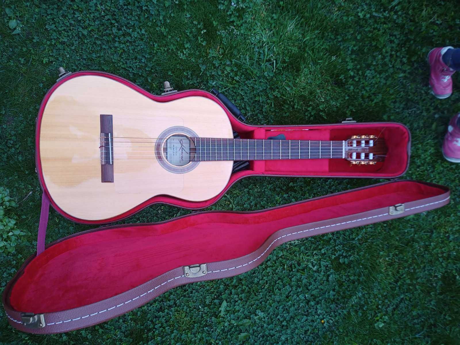 Продавам класическа - фламенко китара KREMONA - ROSA BELLA - масив