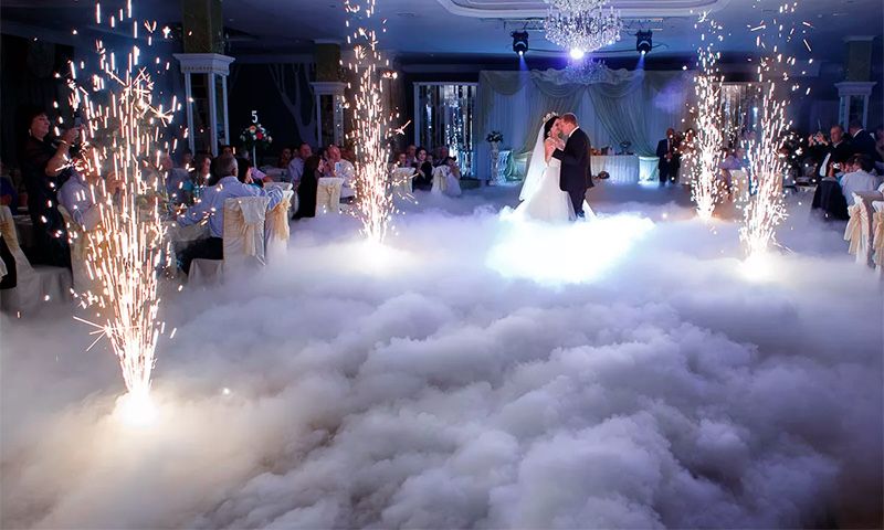 Тяжелый дым. Лазер. Танец молодоженов