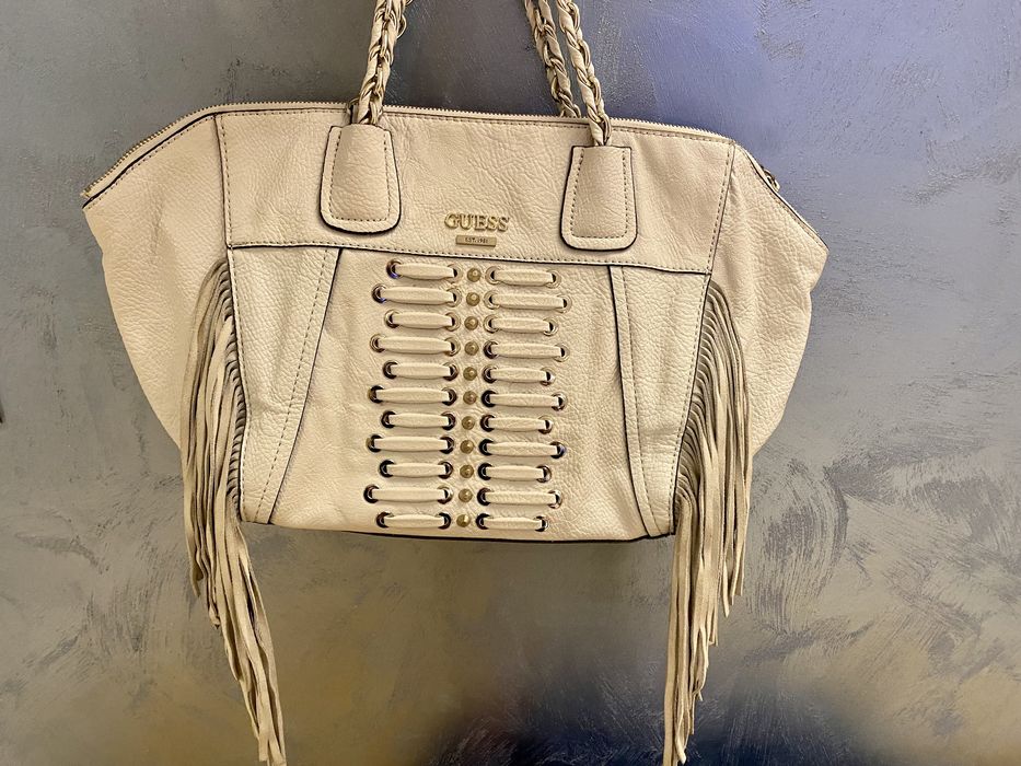 Бяла кожена чанта guess