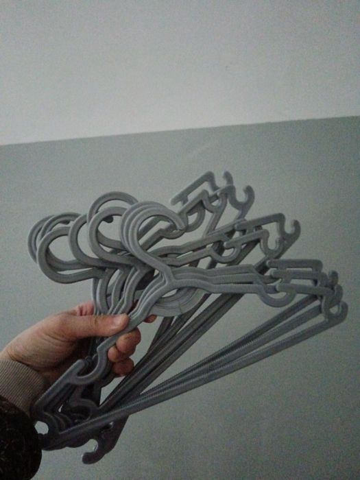 Продаю вешалки плечики.
