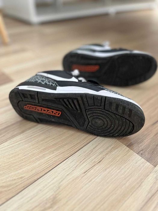 Incaltamine baieti marime 35.5 Nike Air Jordan Legacy 312 Low