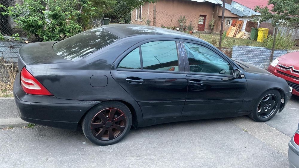 Vând sau schimb Mercedes e class c180 kompersor