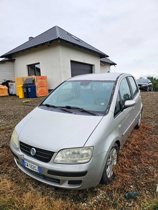 Vând Fiat Idea .