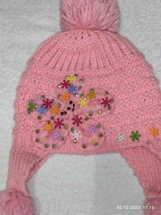 Теплая шапка, для девочки 6 - 7 лет.