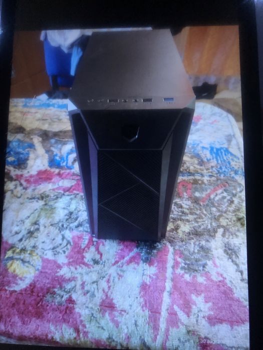 Vand carcasa de gamers /calculator noua urgent