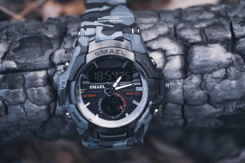 Мужские стильные часы.