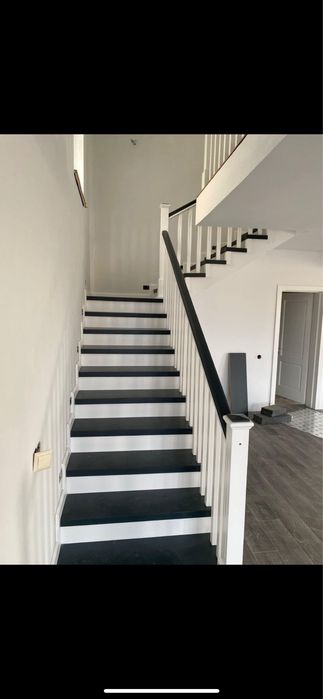 Scari din lemn masiv de stejar la atelierul de tamplarie din Nucet