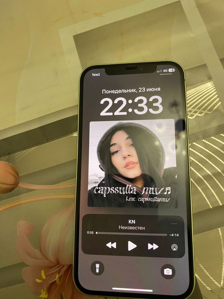 Продам Айфон 12