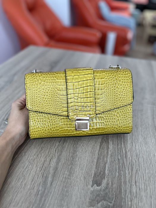 Geanta GUESS crossbody