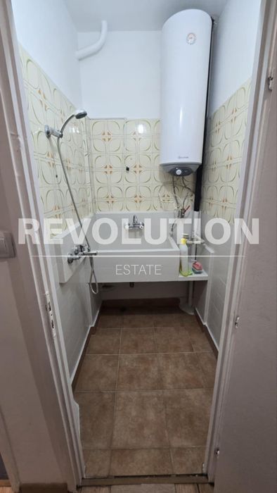 Дава се под наем Тристаен апартамент в Варна, Базар Левски - 70 кв.м за 390 € - Снимка #5