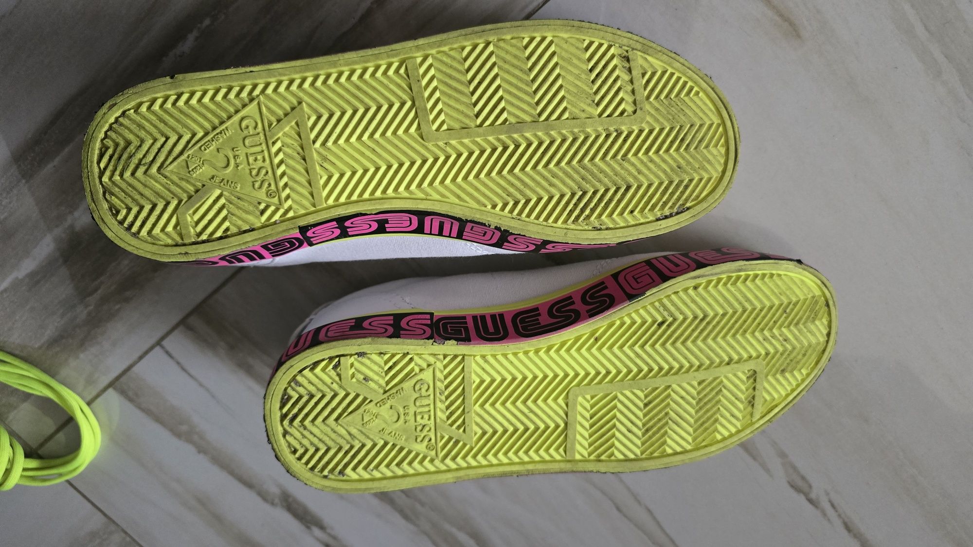 Маратонки, спортни обувки Guess