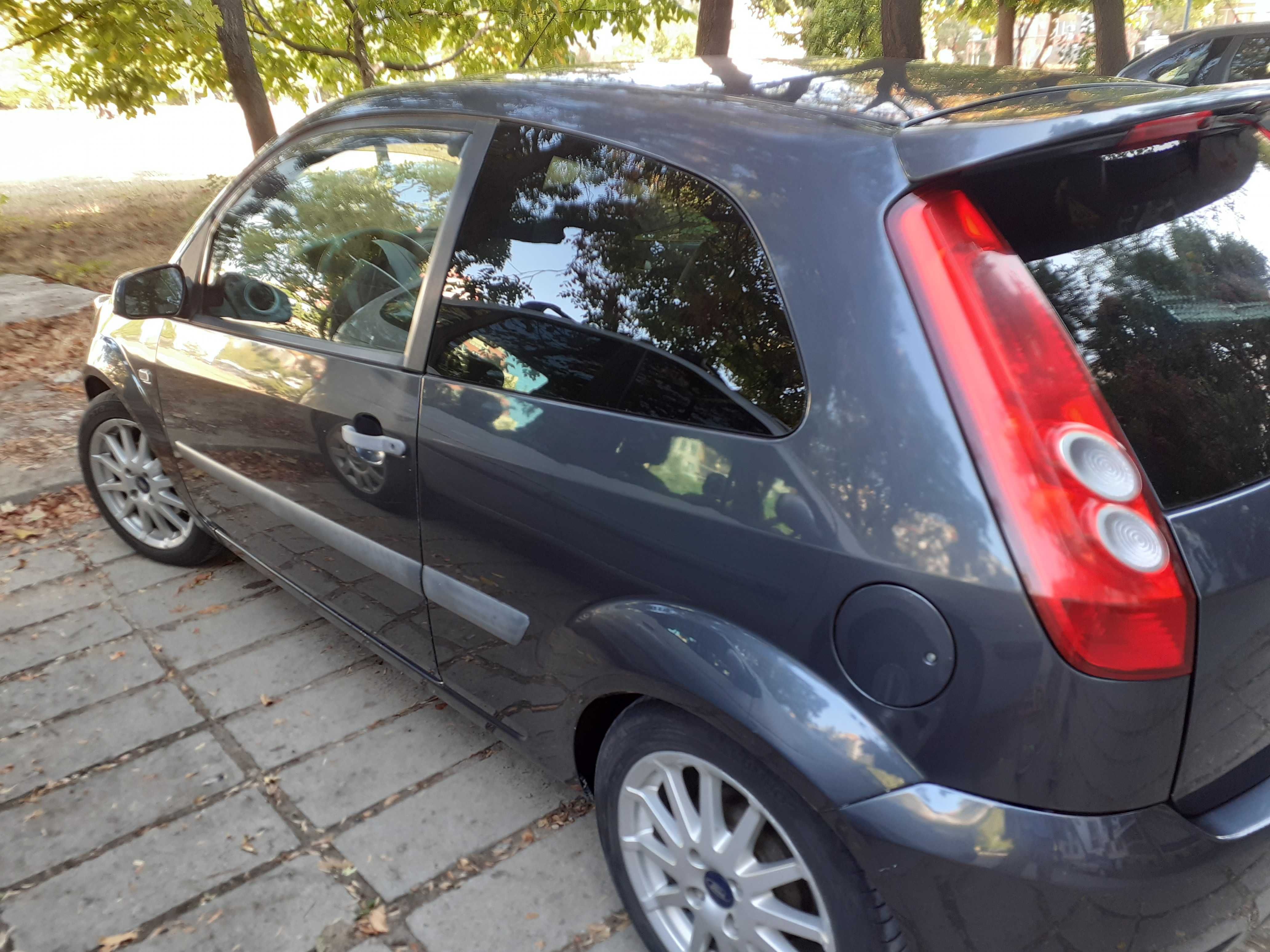 Продавам Ford Fiesta